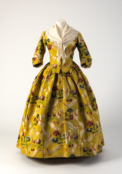 Yellow, red and blue brocade woven silk closed robe, 1740s by Unbekannt Unbekannt